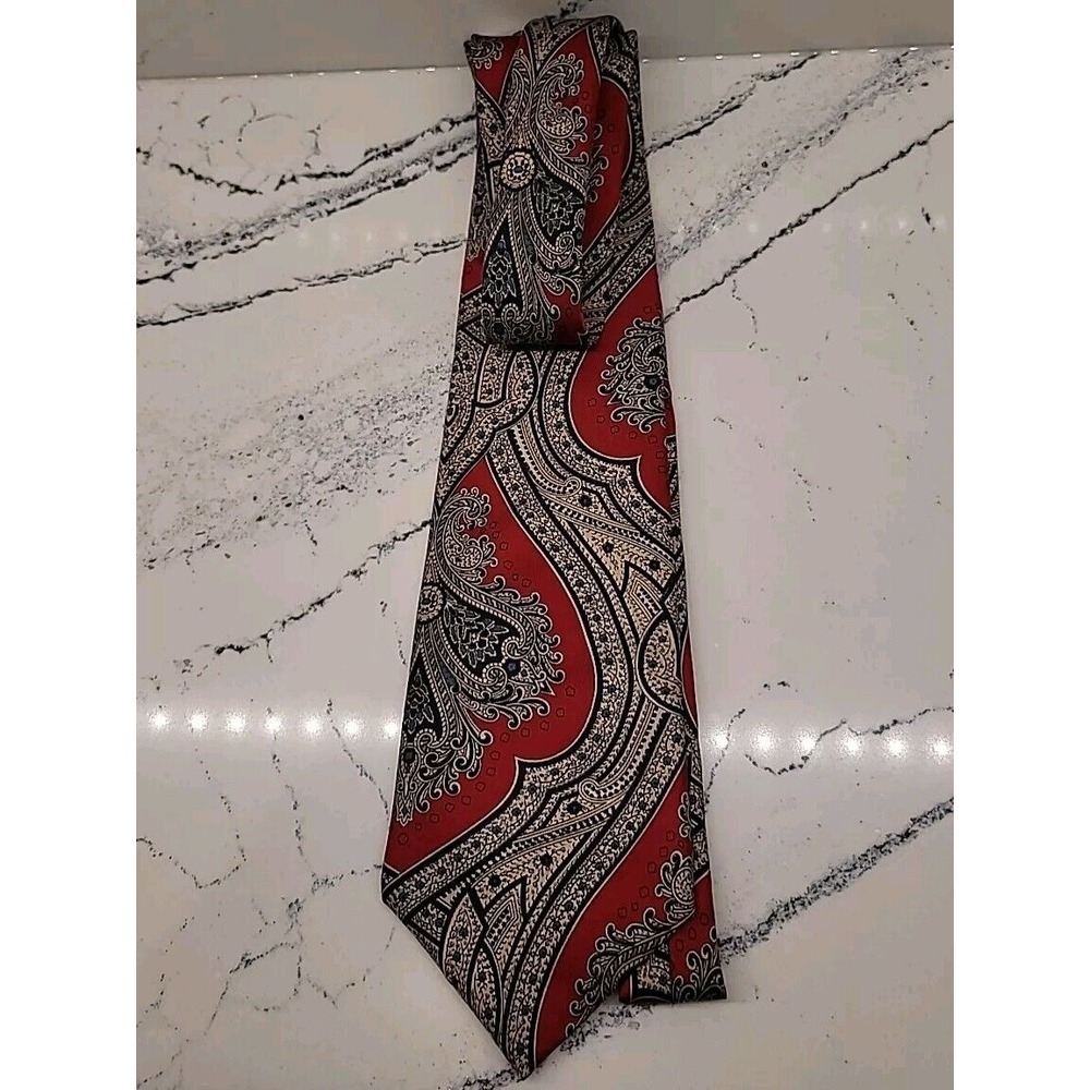 Oscar de la Renta Couture Tie Blue and Red Paisley